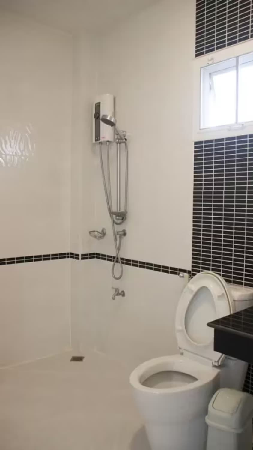 4 Bedroom House - Image 6