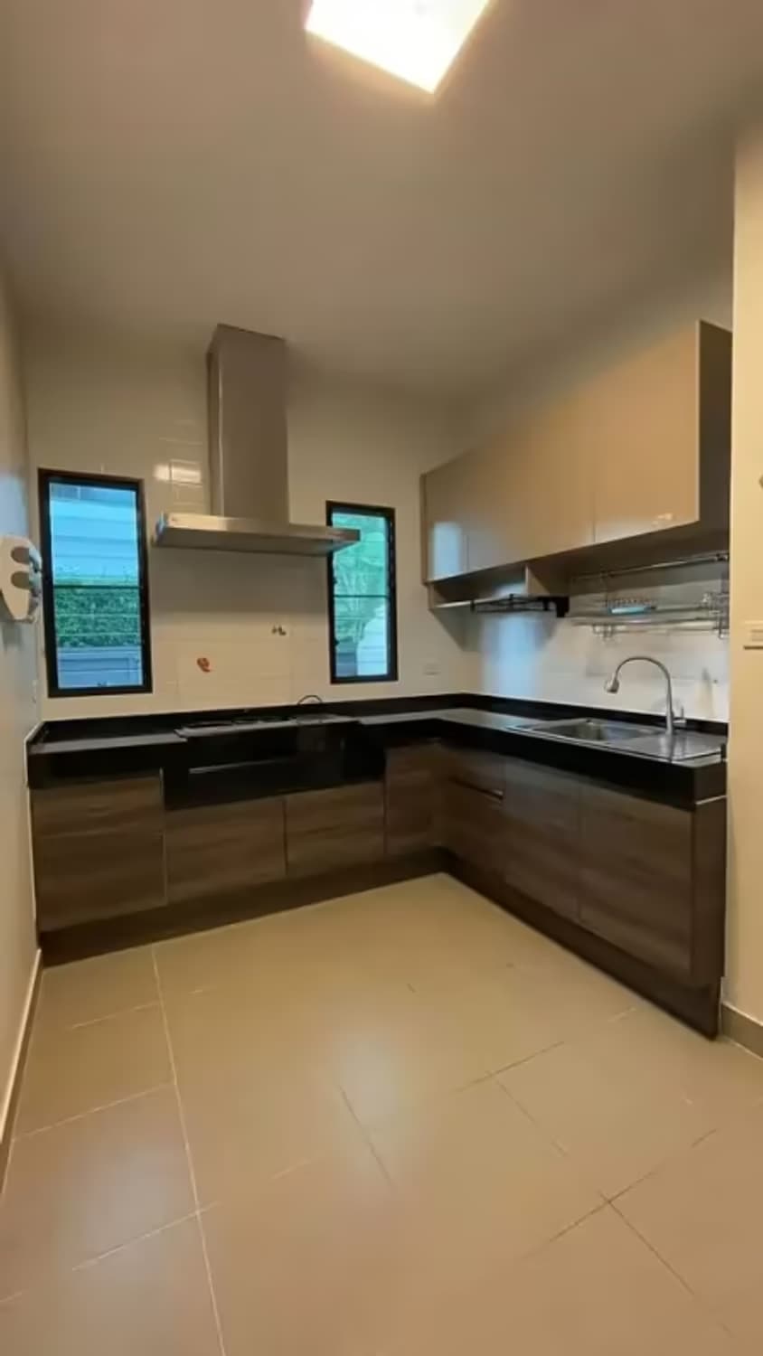 4 Bedroom House - Image 3