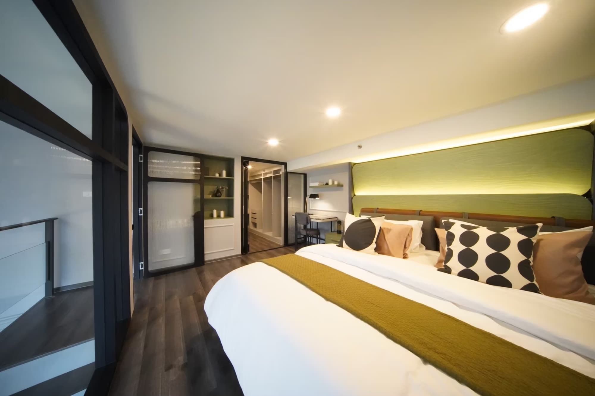 3 Bed Condo for Sale  Near Phra Ram 9 MRT - Image 5