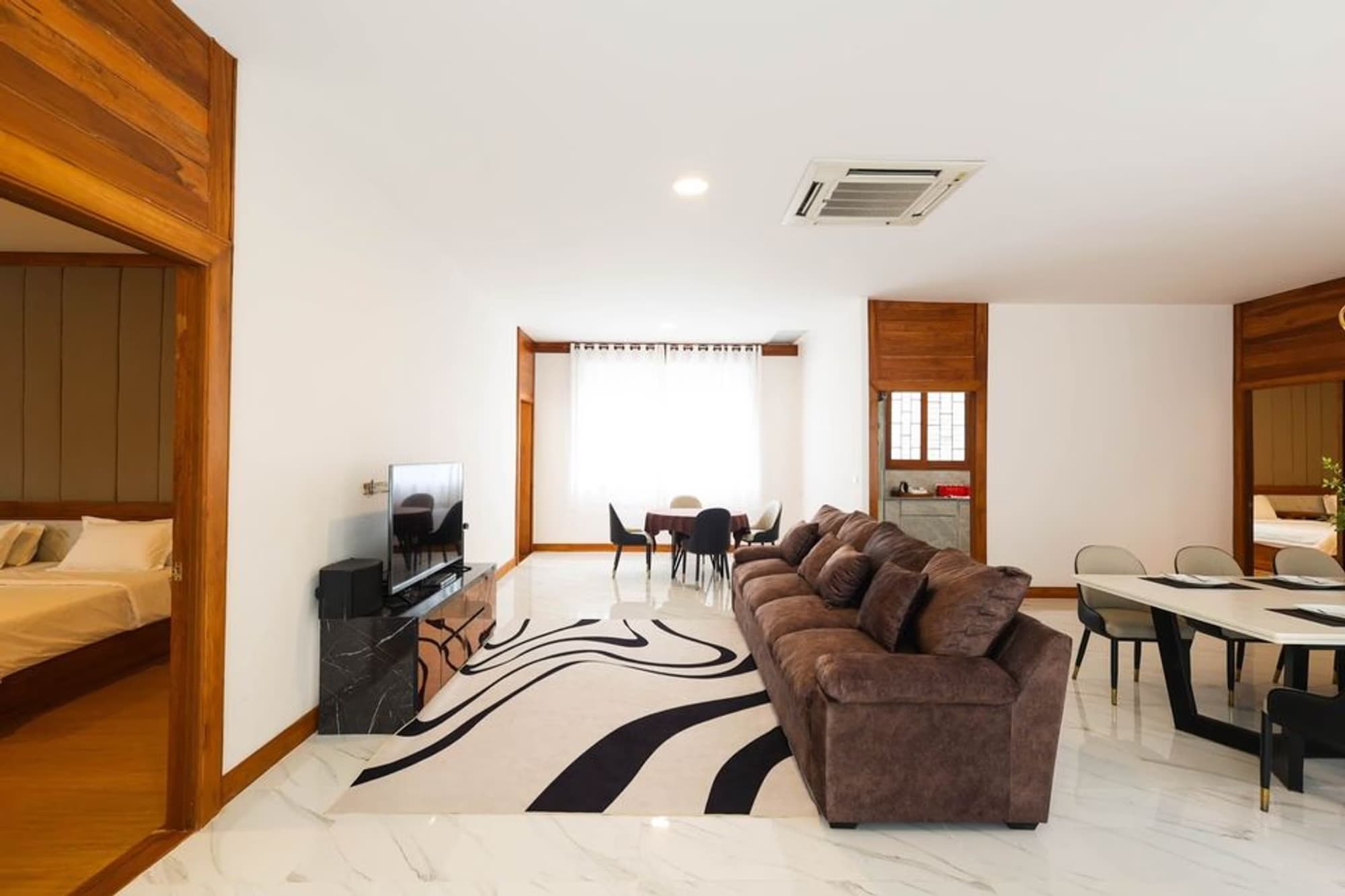 7 Bed House for Rent in San Sai - Image 4