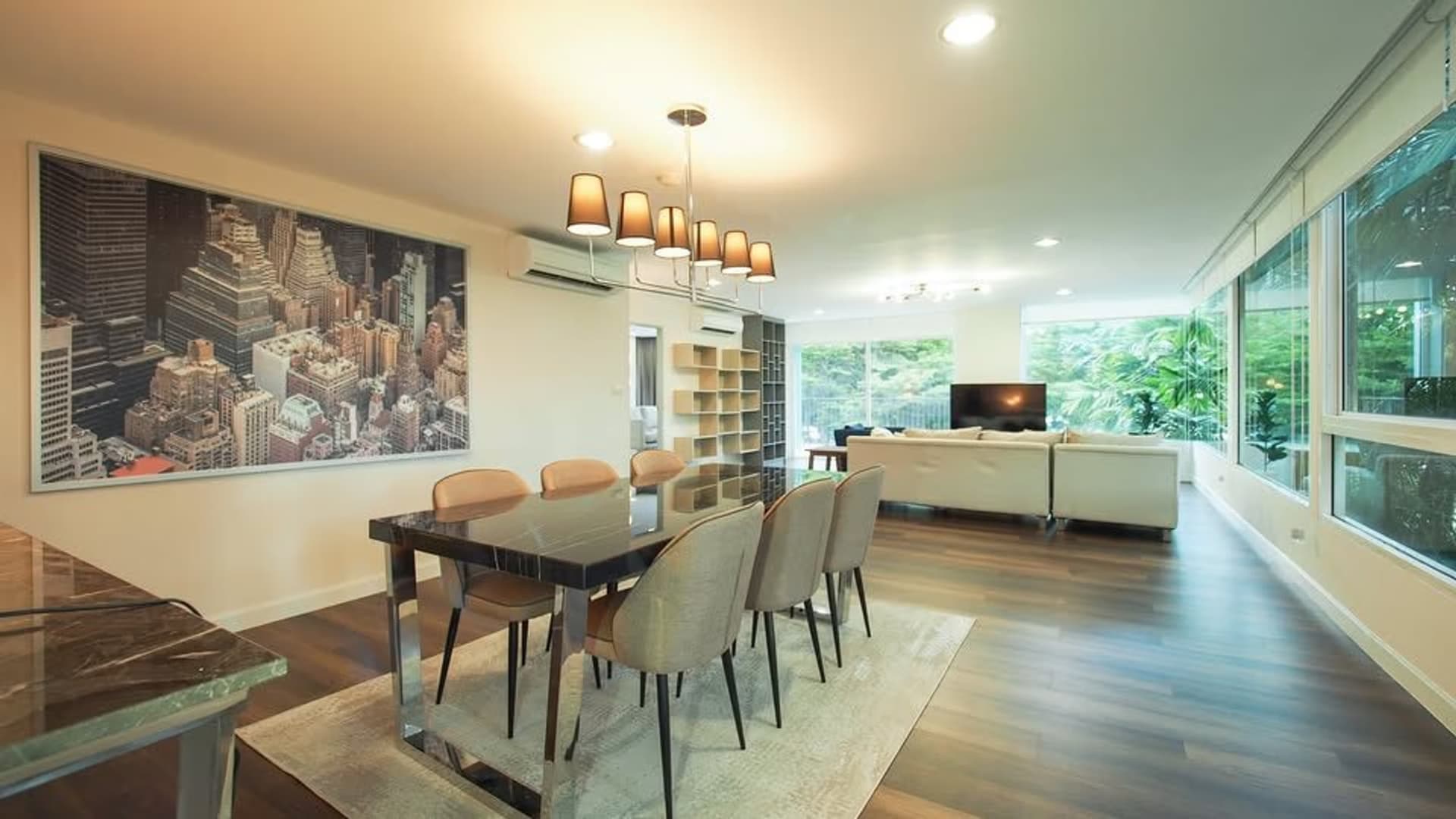4 Bed Condo for Rent in Khlong San - Image 2