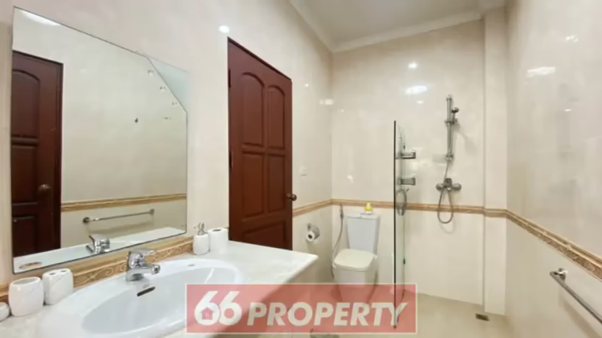 4 Bedroom House - Image 16
