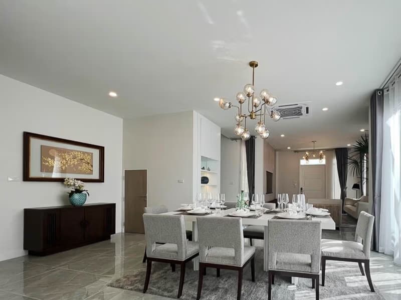 5 Bedroom House