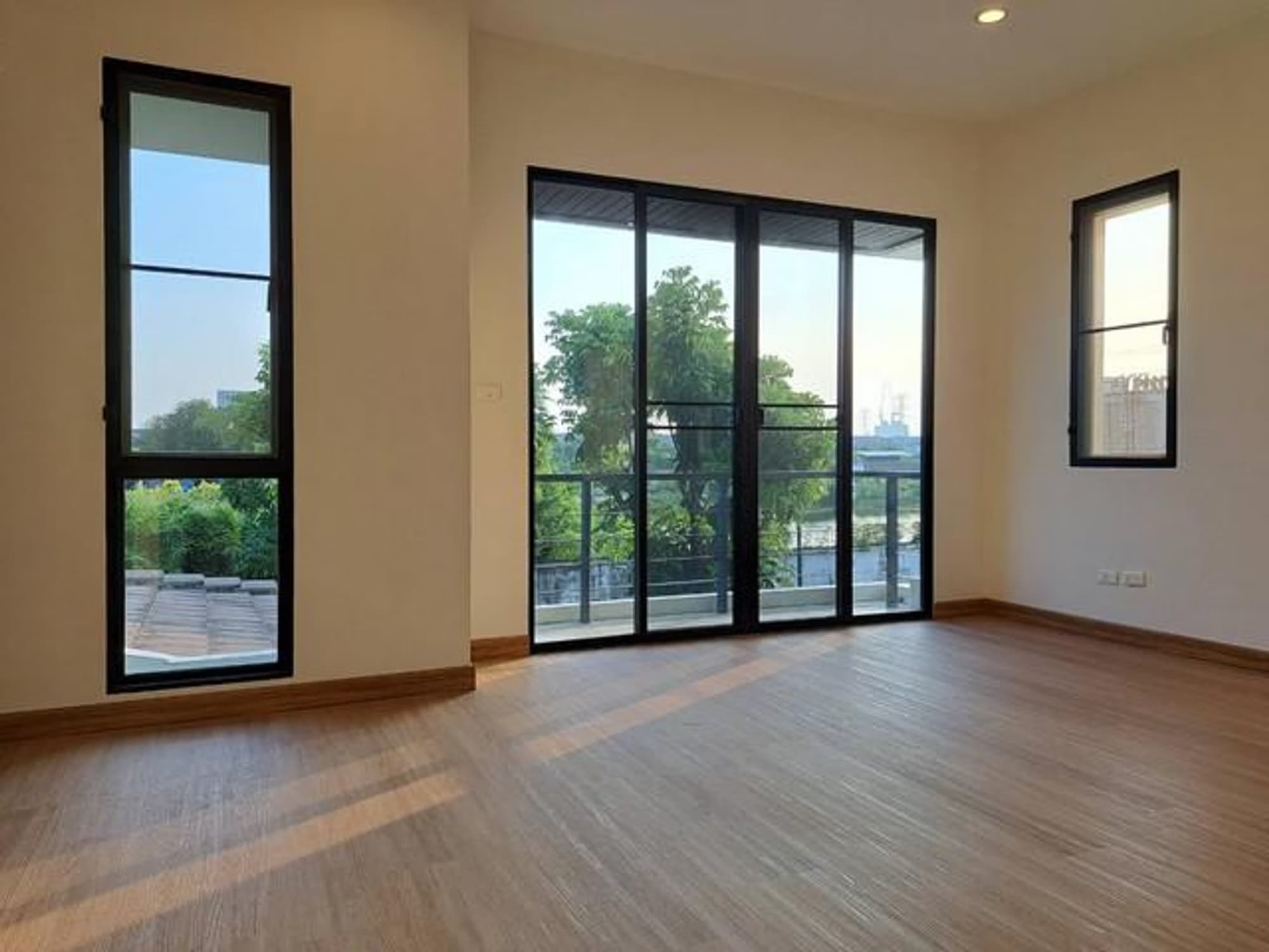 House for Sale in Lake View Park - Image 2