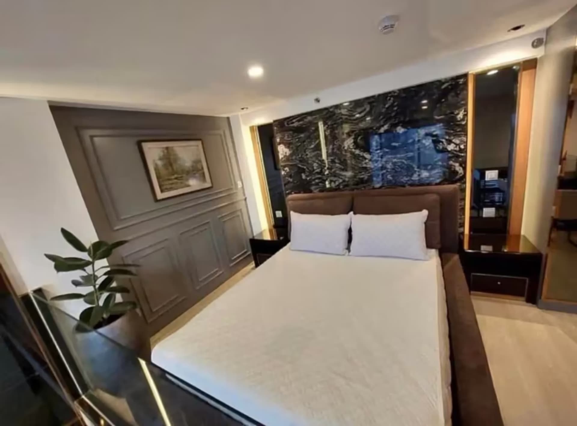 1 Bedroom Condo - Image 1