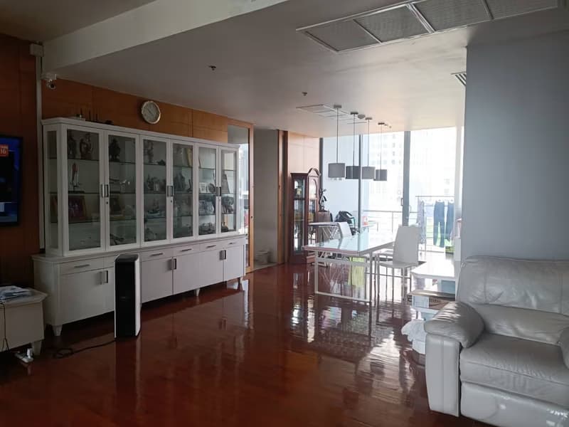 4 Bed Condo for Sale in Khlong Toei