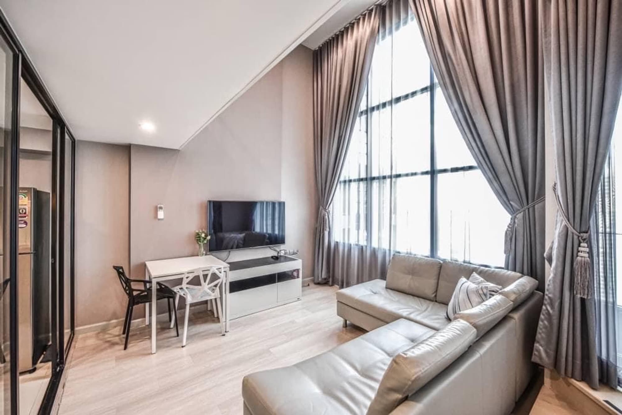 1 ห้องนอน คอนโด สำหรับ จำหน่าย ใน สาทร - Image 1