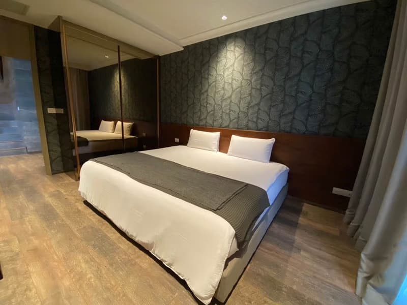 Condo for Rent at Noble Phloen Chit