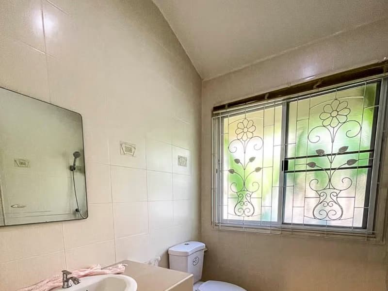 5 Bed House for Rent in Mueang Chiang Mai