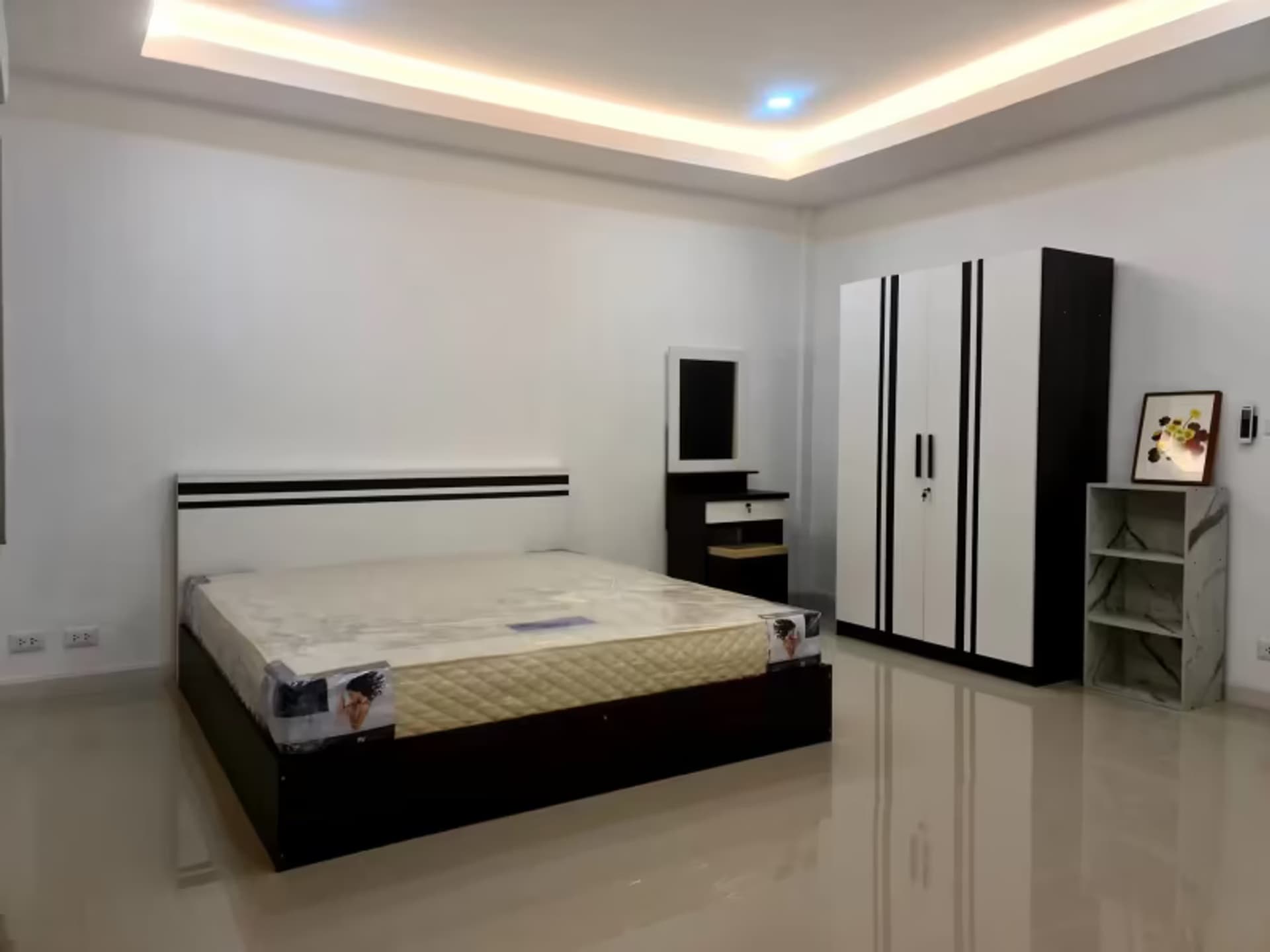 2 Bedroom House - Image 5
