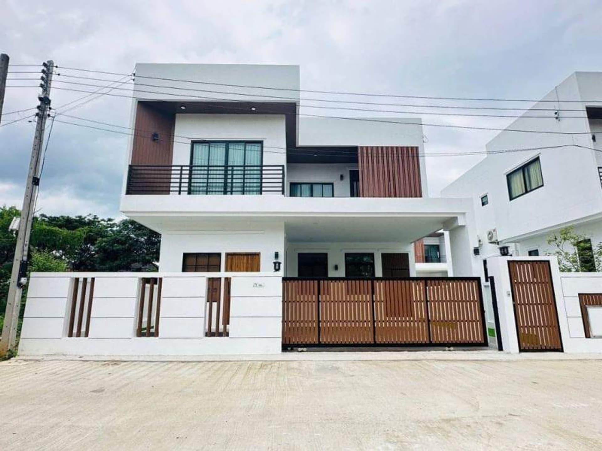 4 Bed House for Rent in Mueang Chiang Mai District - Image 4