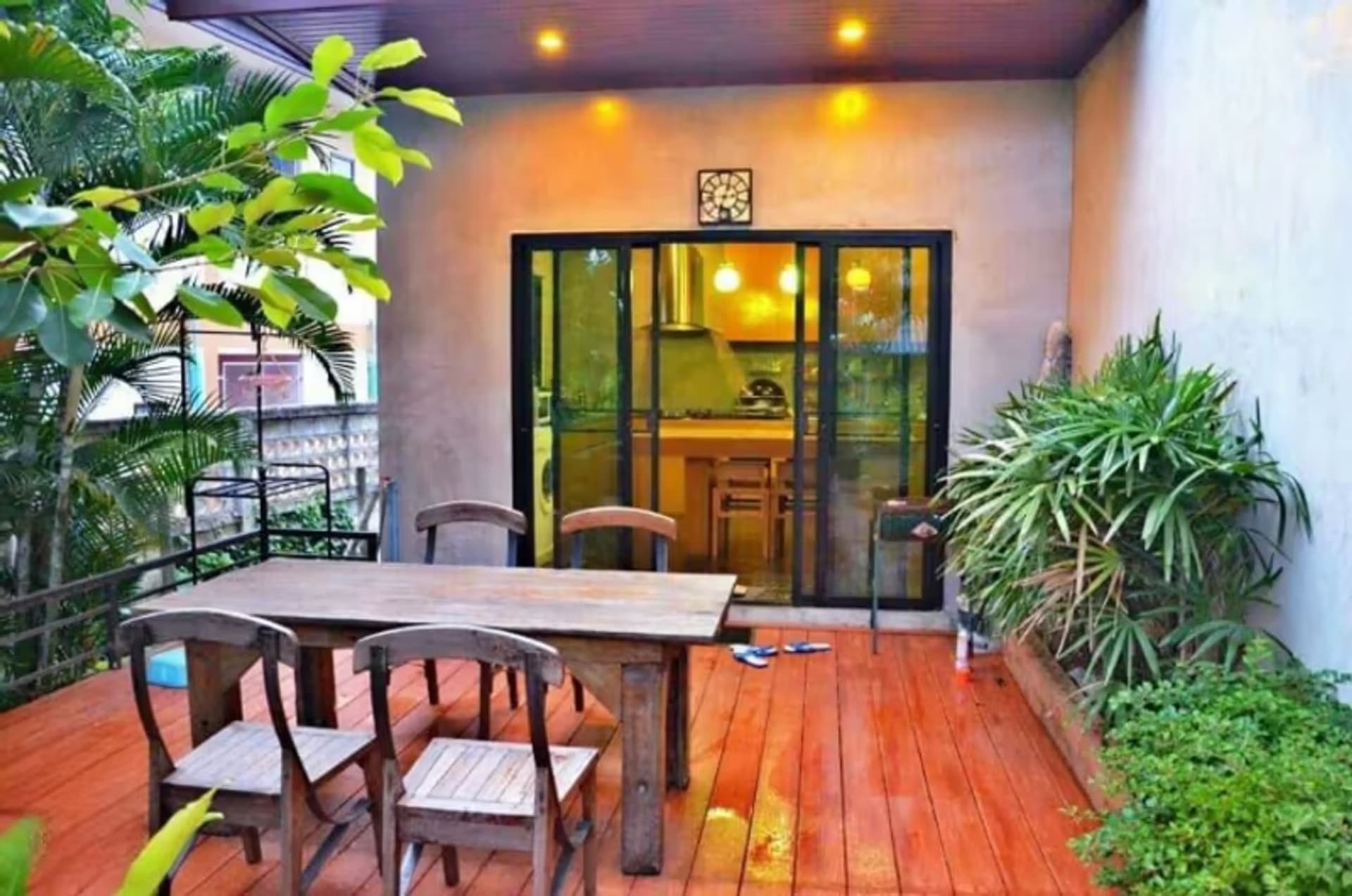 9 Bedroom House - Image 46