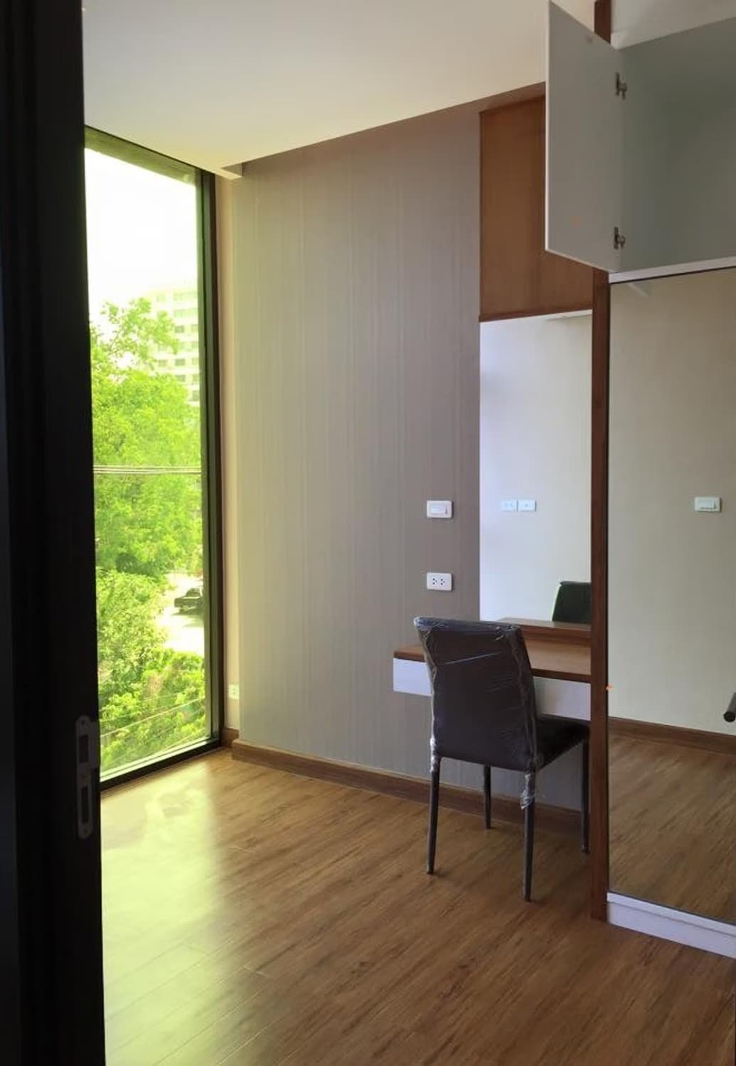 Condo for Sale, Rent at Stylish Condo - Image 8