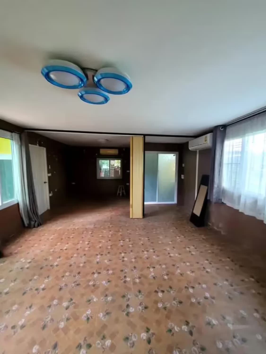 5 Bedroom House - Image 19