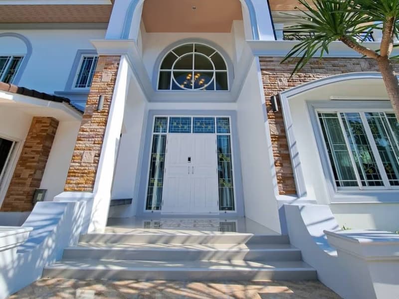 5 Bed House for Rent in Mueang Chiang Mai District