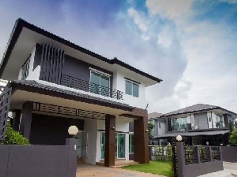 Code 1372 A single house in Harmony for rent/sale