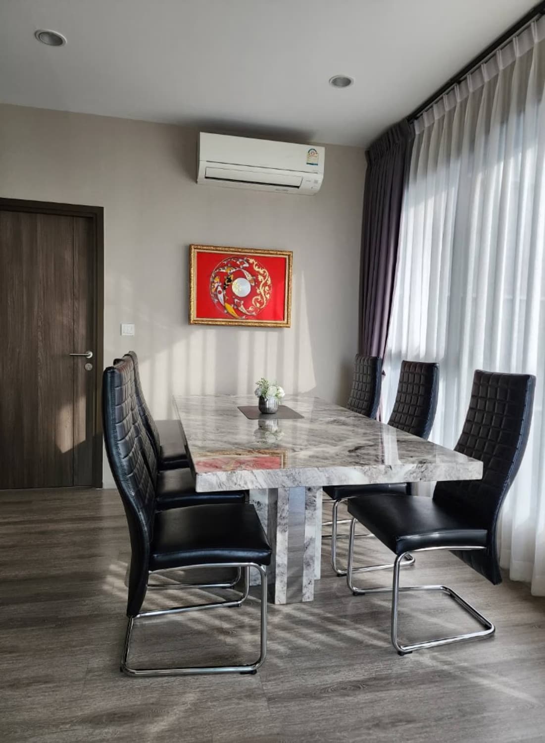 2 Bed Condo for Sale in Huai Khwang - Image 2