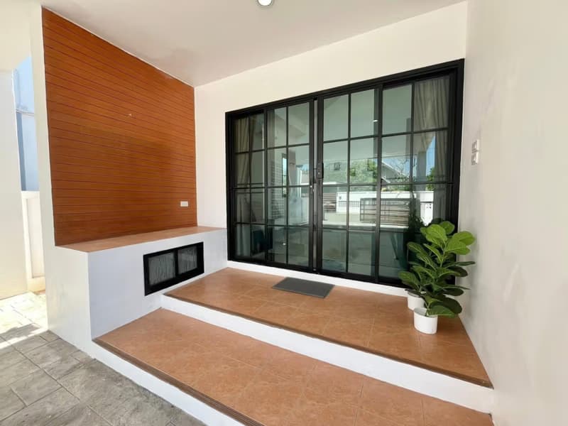2 Bed House for Rent in Saraphi District