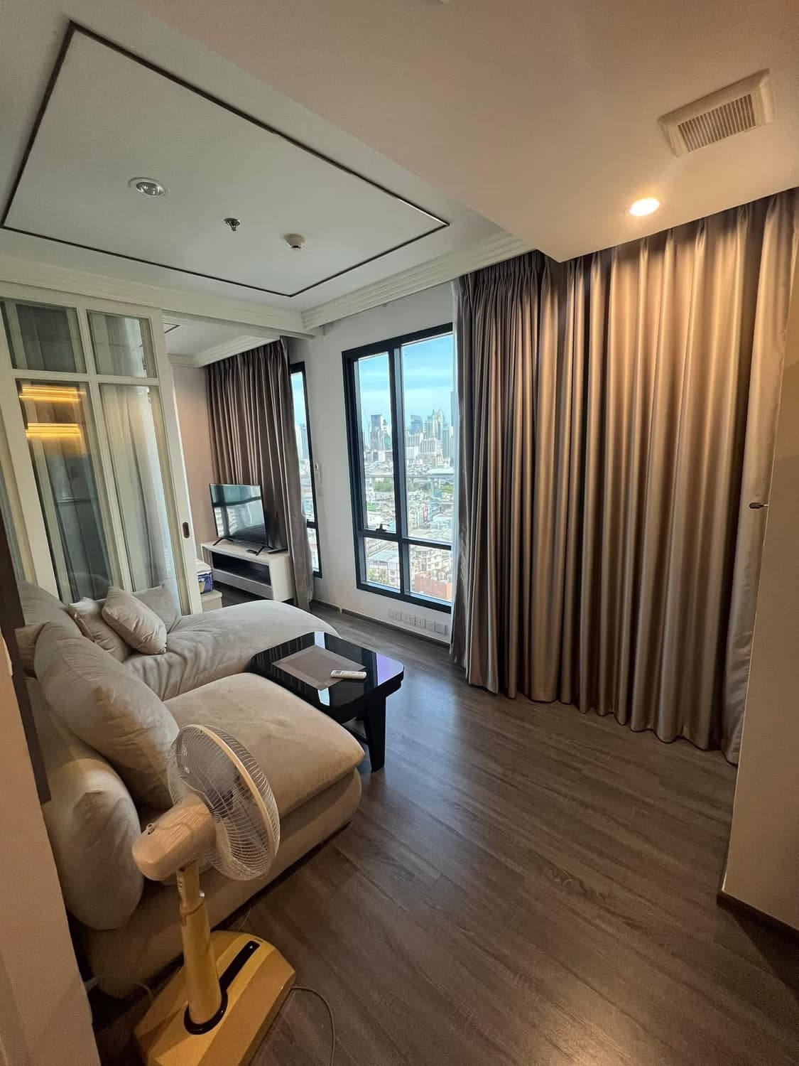 1 Bed Condo for Sale in Ratchathewi - Image 1