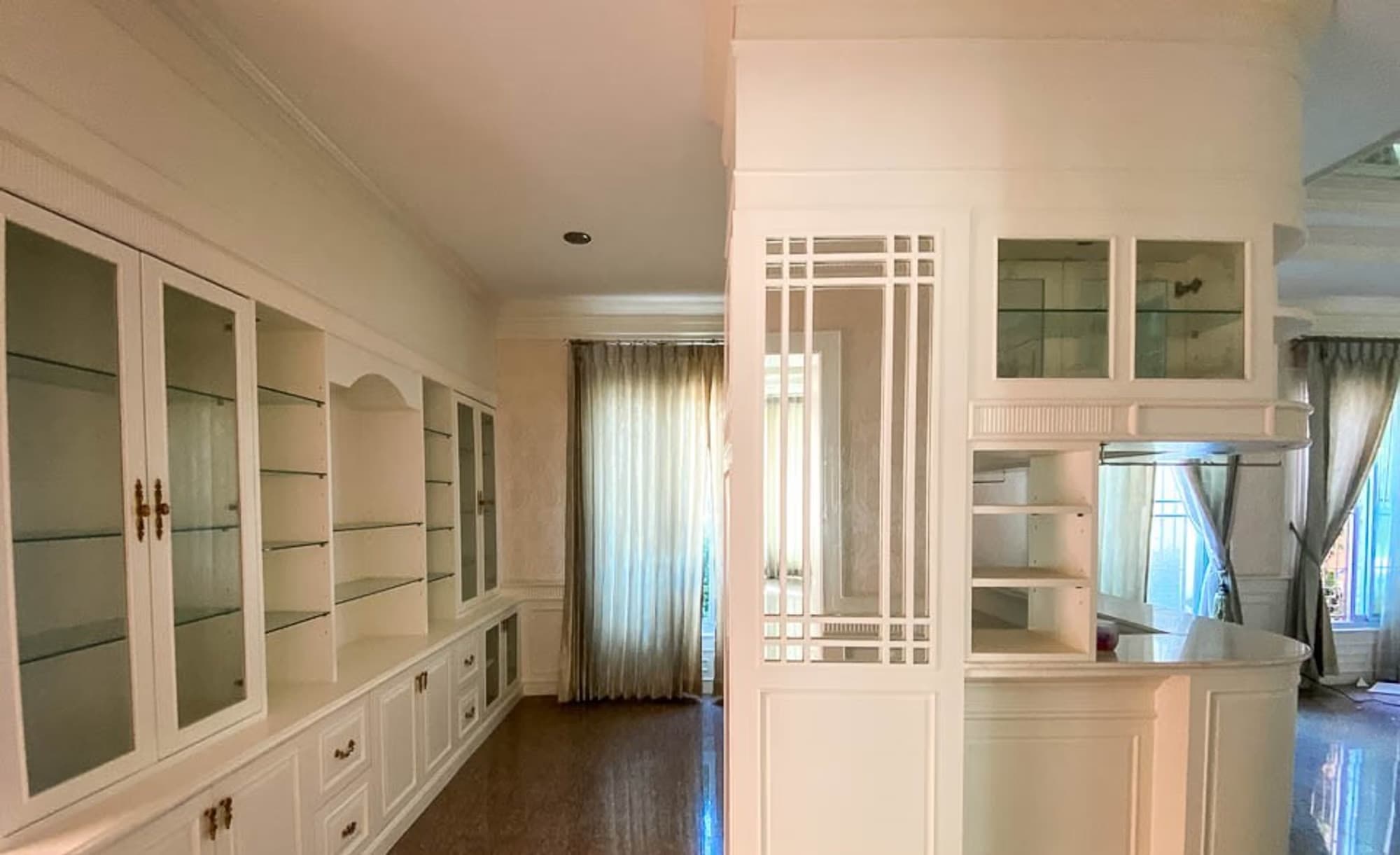 8 Bedroom House - Image 9