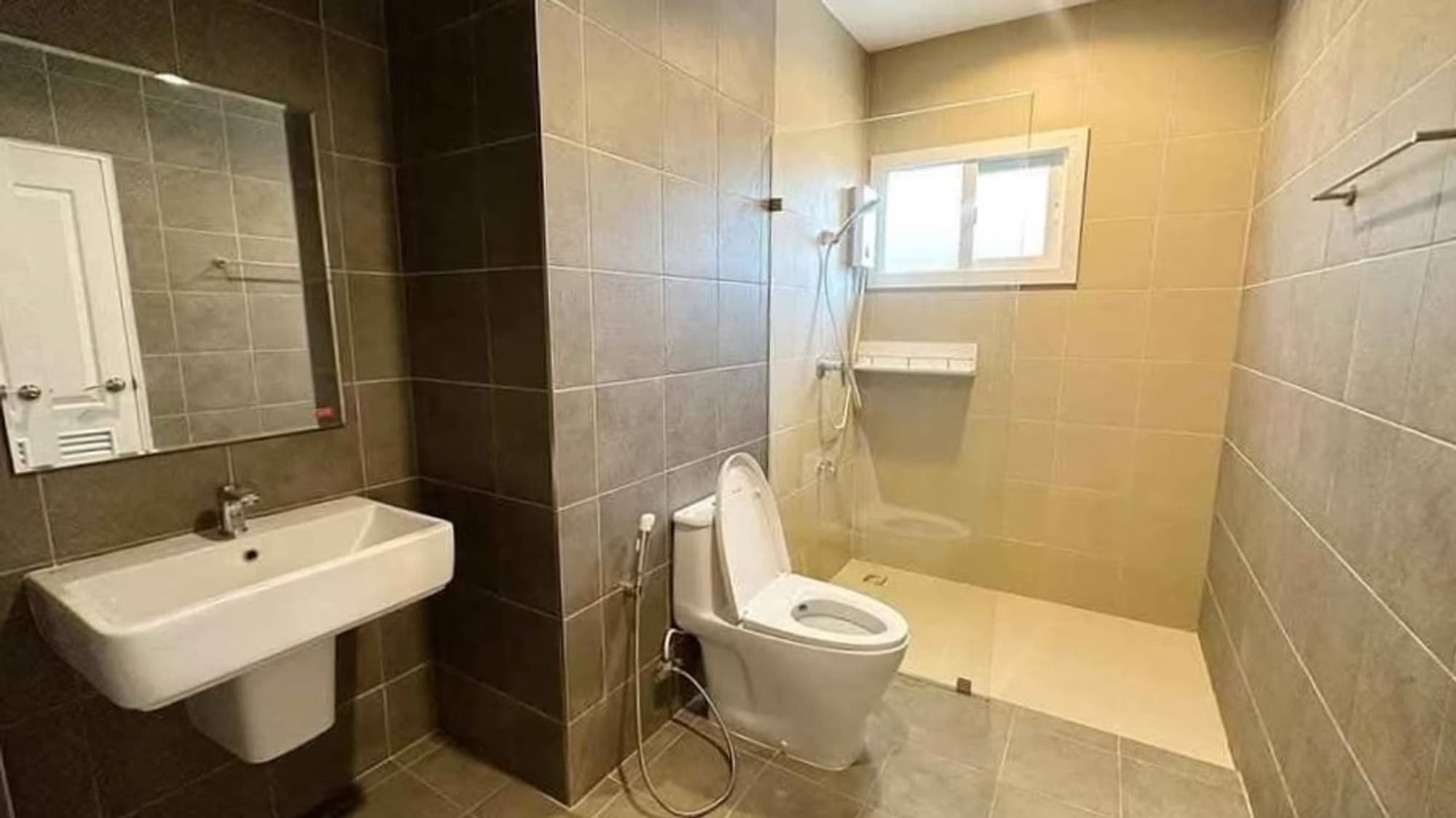 4 Bed House for Rent in Mueang Chiang Mai - Image 8