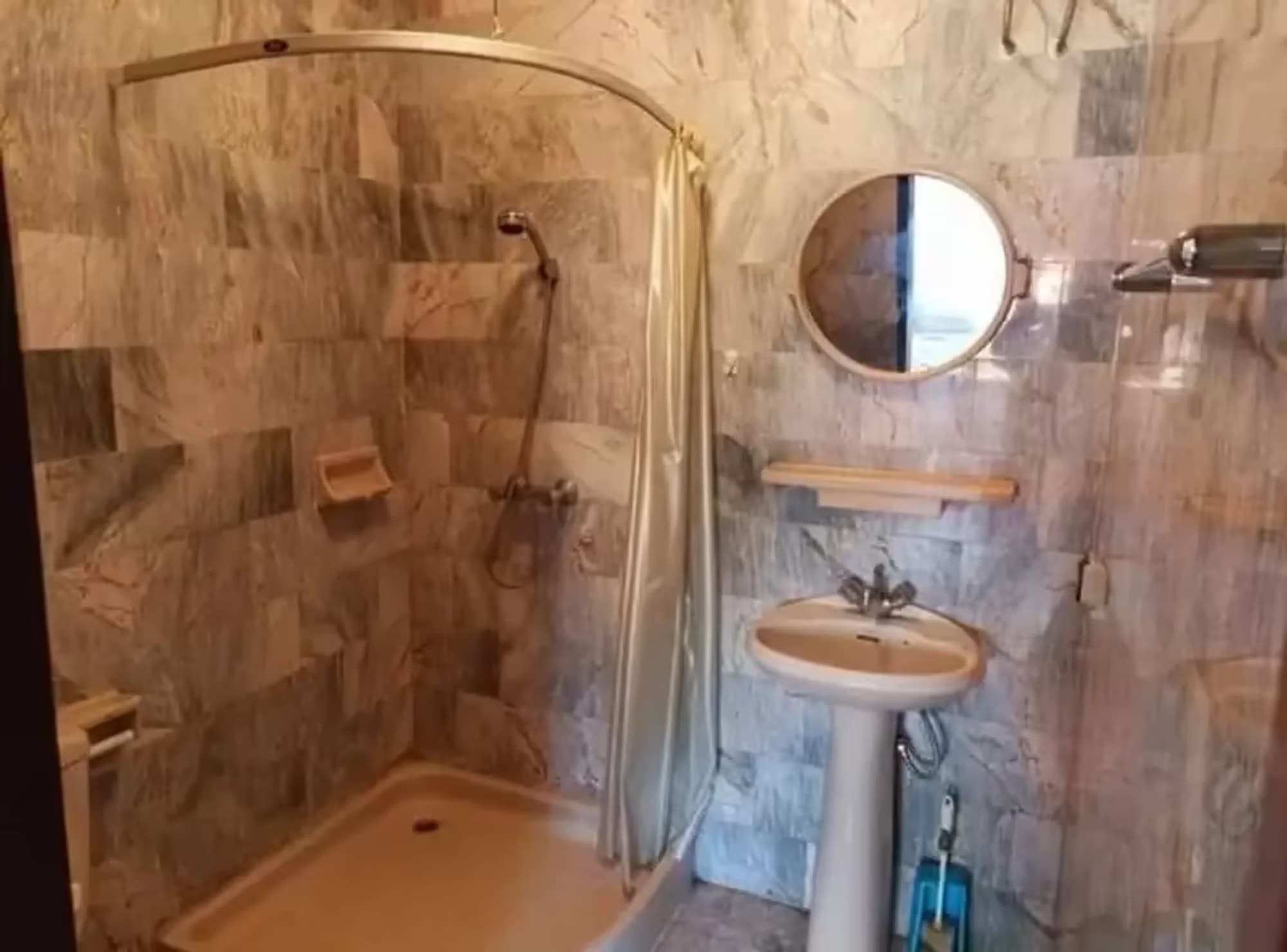 3 Bedroom House - Image 8