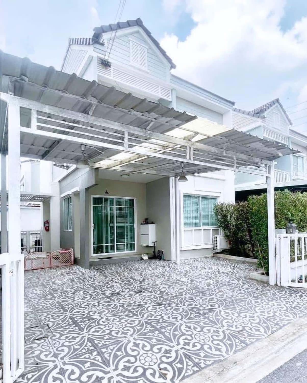 3 Bed House for Rent and Sale in Bang Phli - Image 2