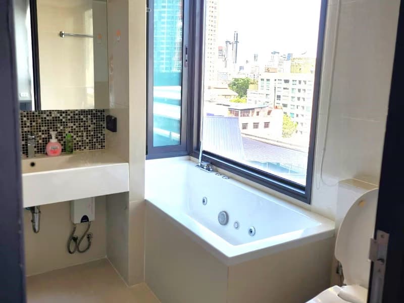 1 Bed Condo for Sale in Khlong Toei