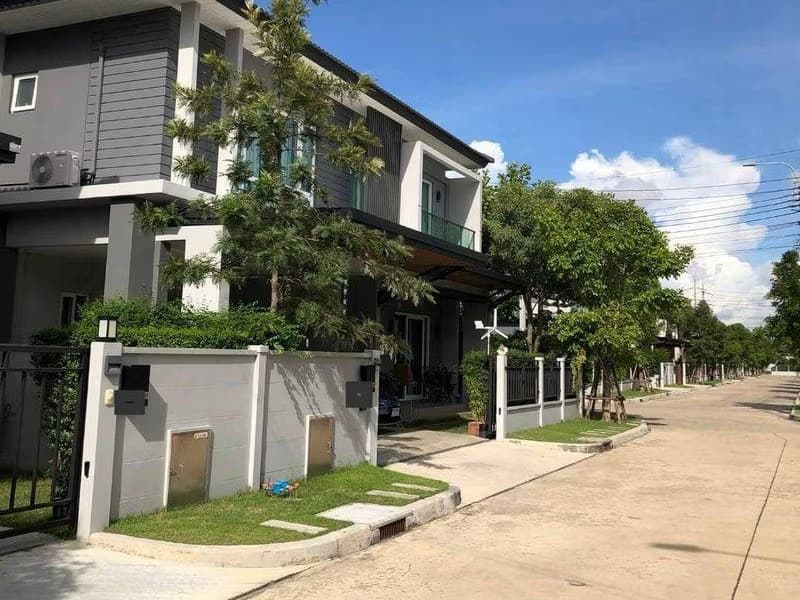 4 Bed House for Rent in Bang Phli