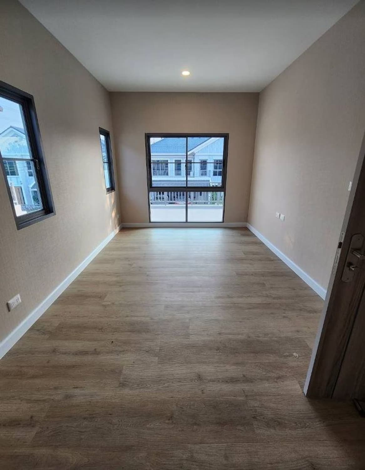 4 Bedroom House - Image 28