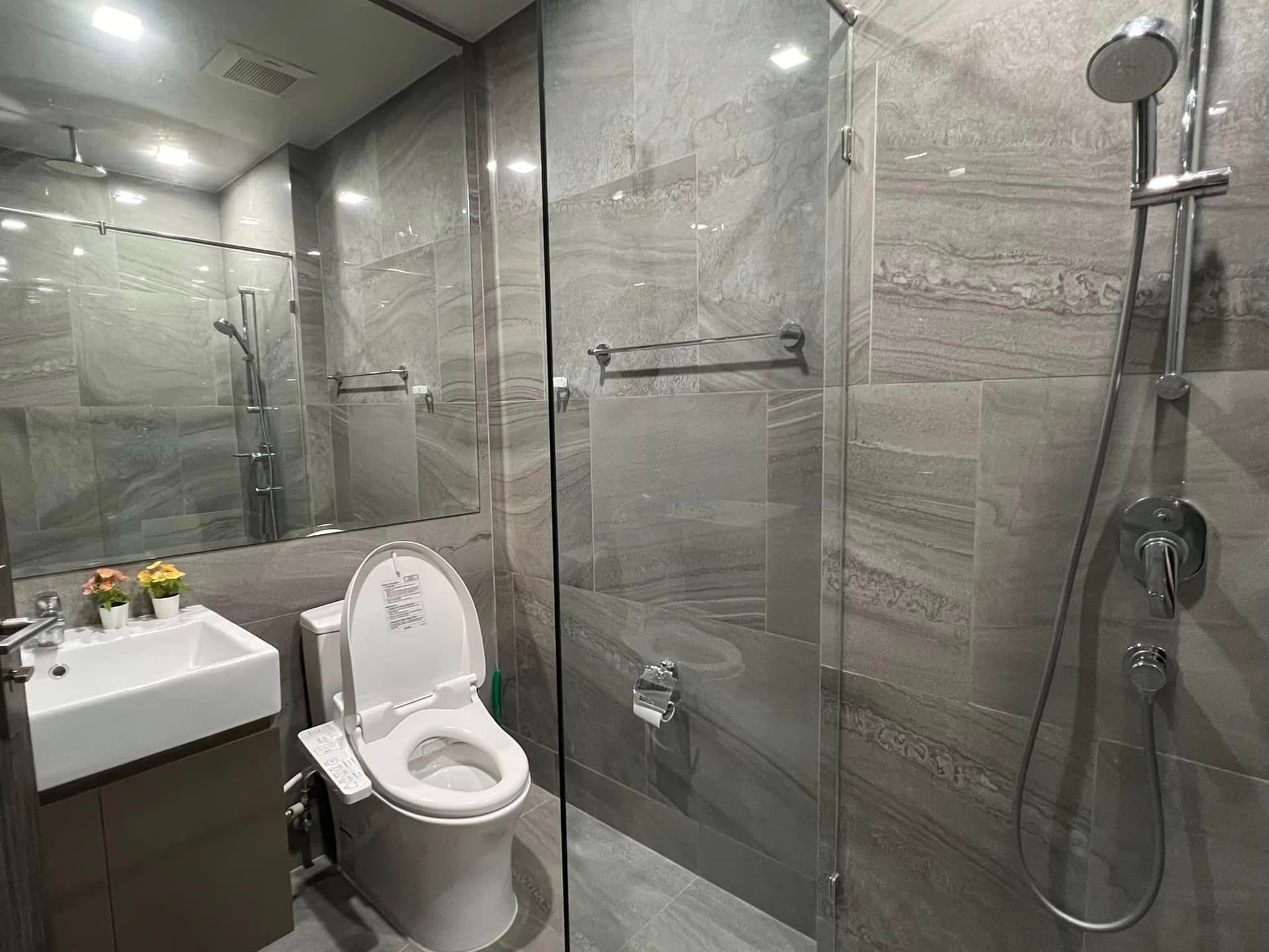 Condo for Rent at Ideo Q Victory - Image 8