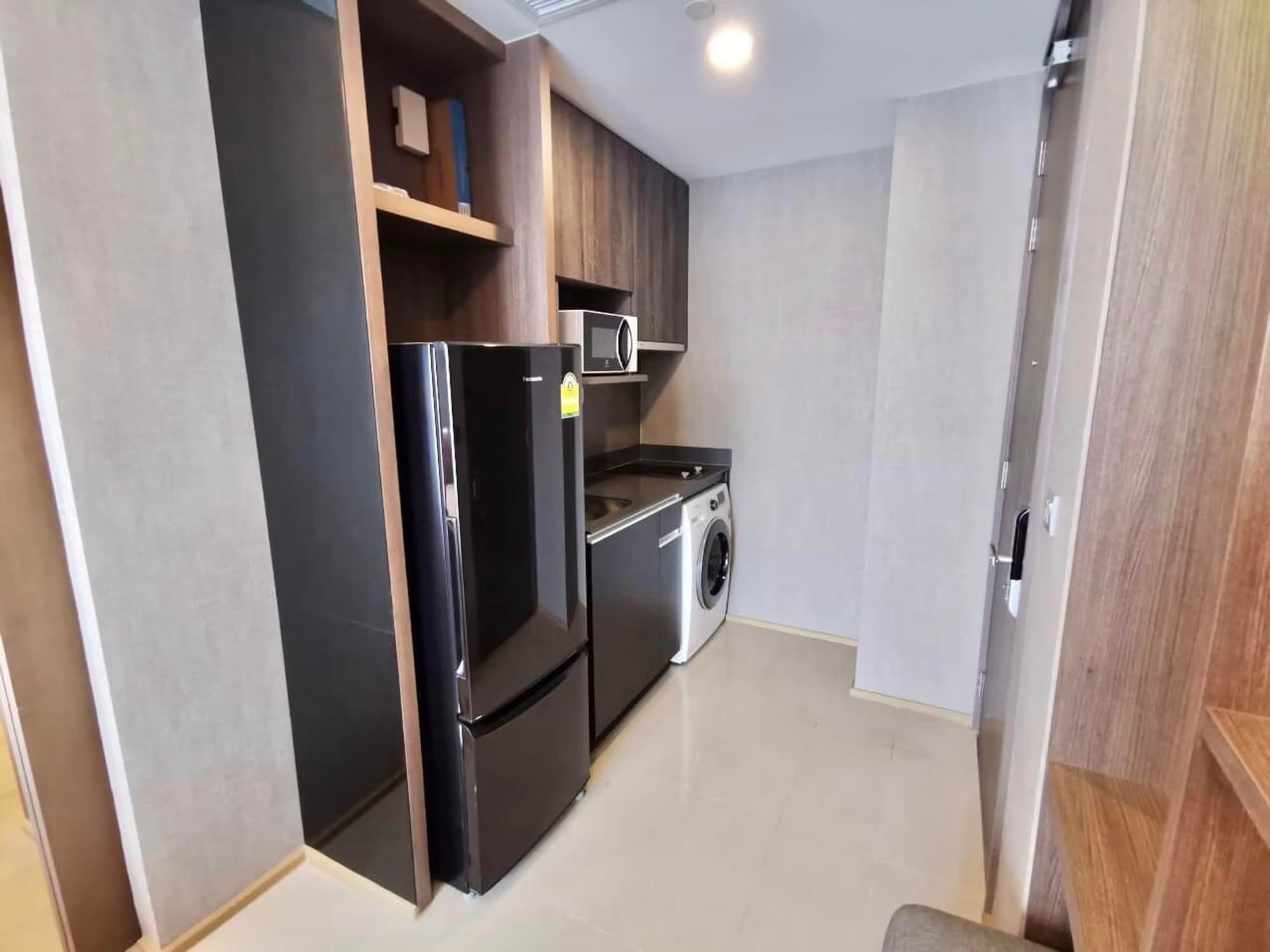 1 Bed Condo for Sale in Bang Rak - Image 3