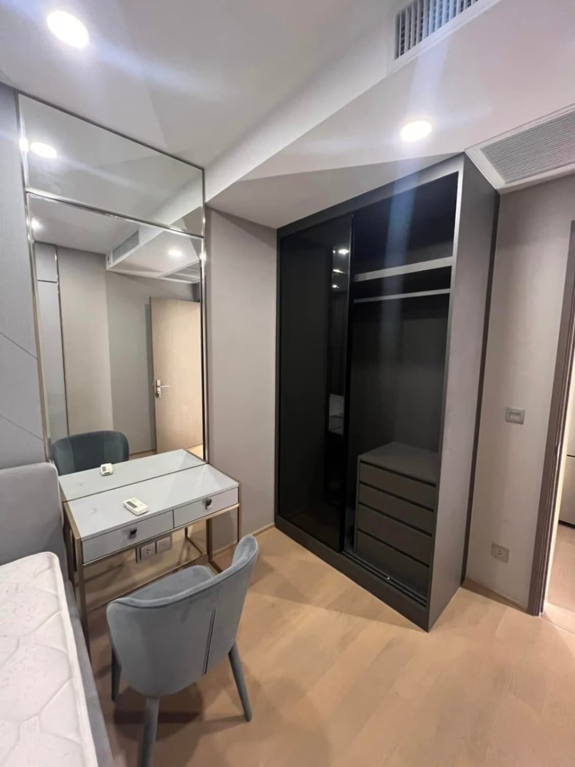 2 ห้องนอน คอนโด สำหรับ จำหน่าย ใน Bang Rak - Image 2