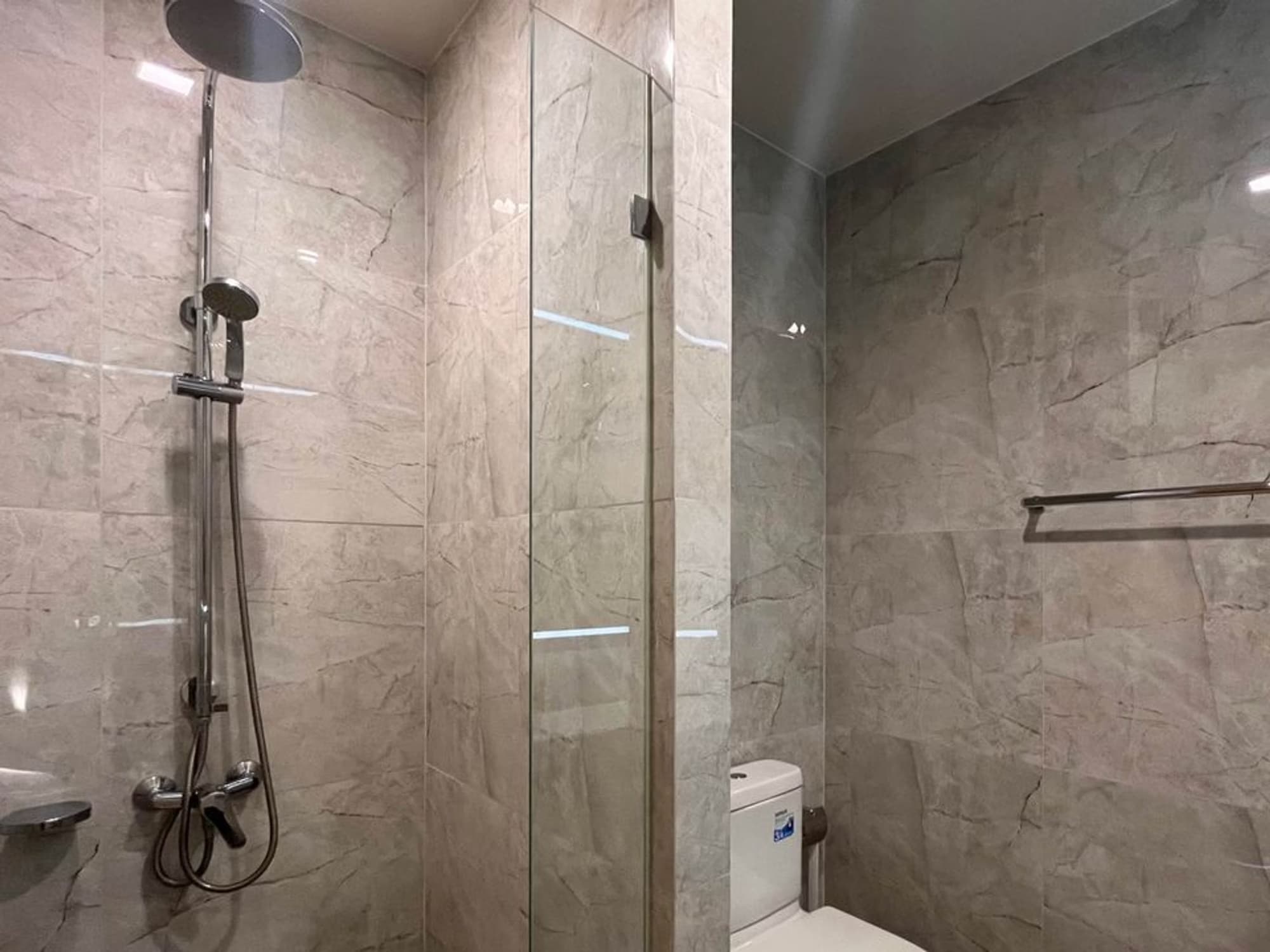 Condo for Sale at Noble Around Sukhumvit 33 - Image 8