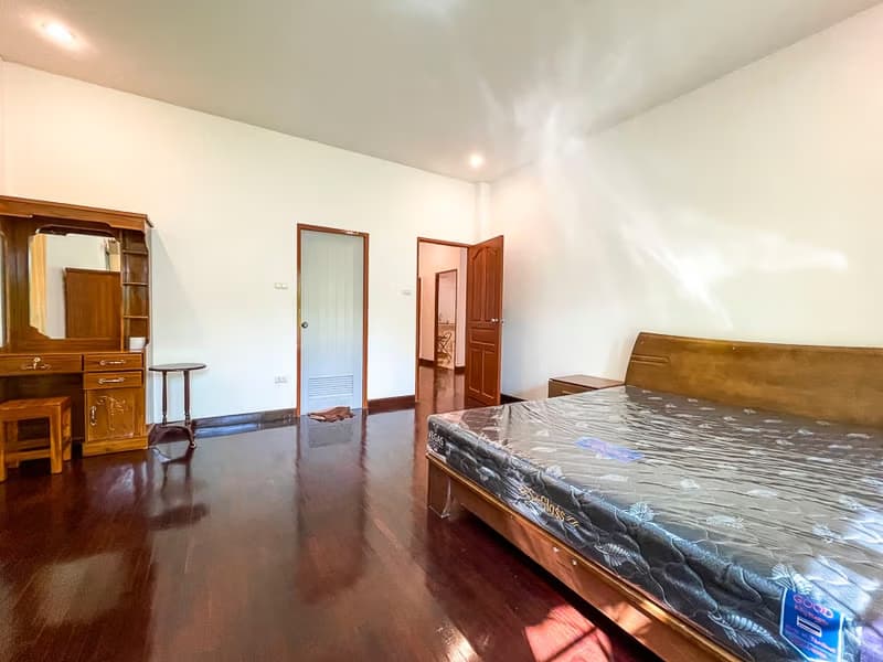 5 Bed House for Rent in Mueang Chiang Mai