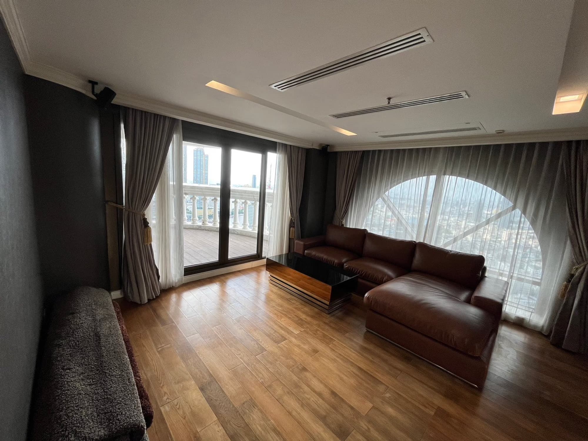 3 Bed Condo for Sale in Bang Rak - Image 5