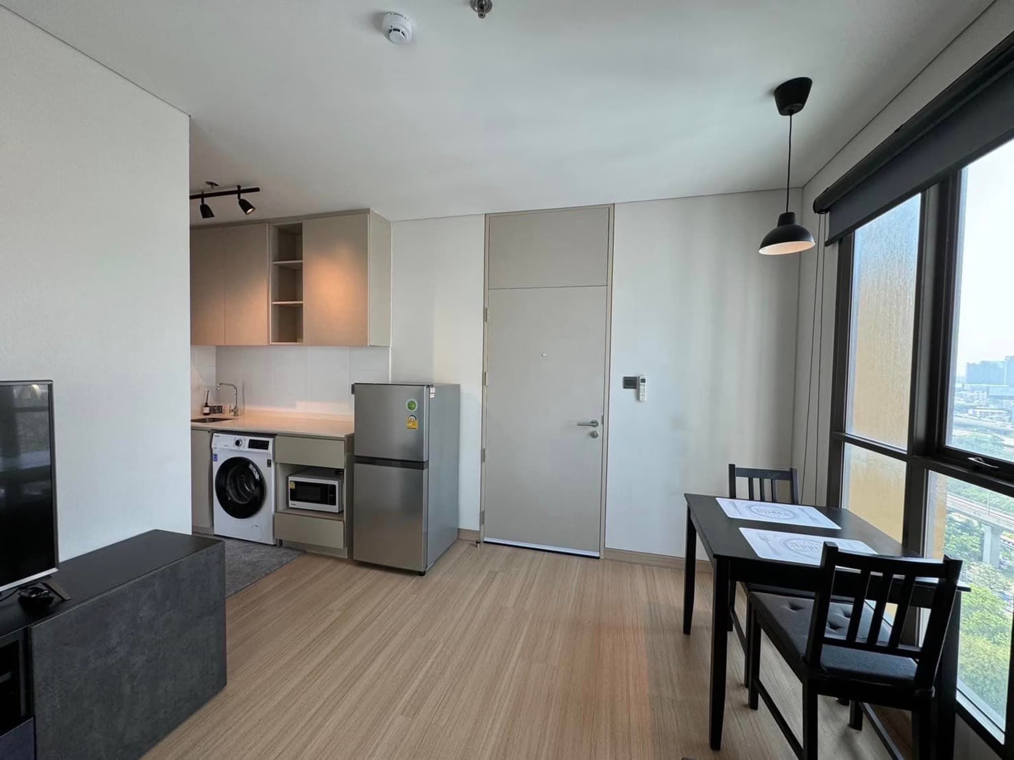 1 ห้องนอน Condo สำหรับ จำหน่าย ใกล้ Phetchaburi MRT - Image 2