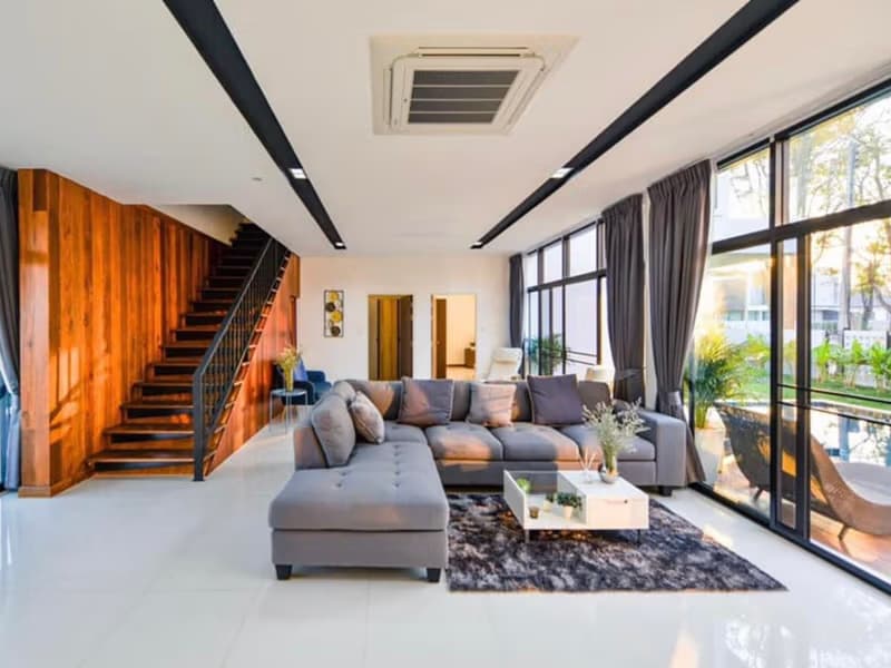 6 Bedroom House