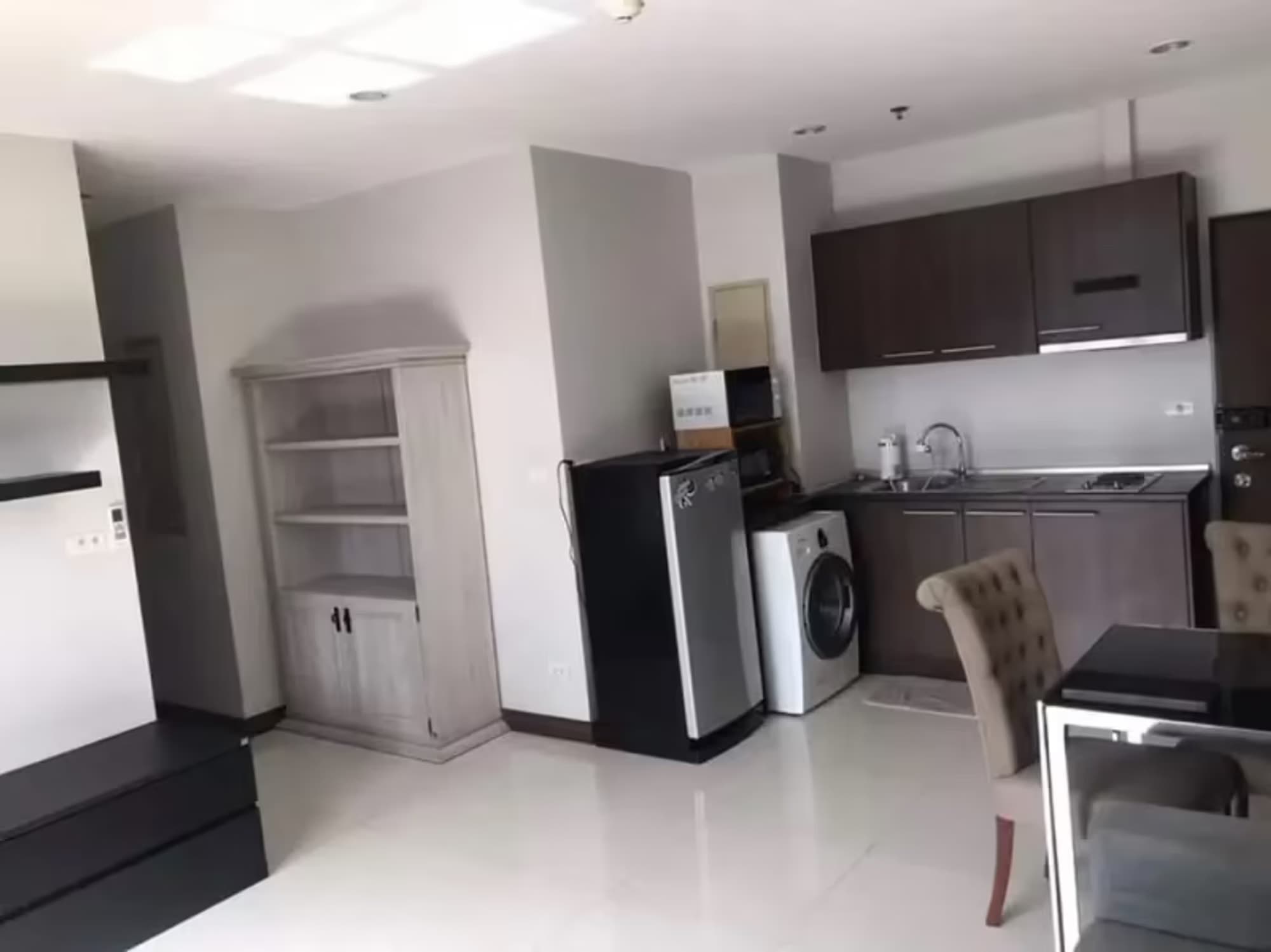 1 Bedroom Condo - Image 1