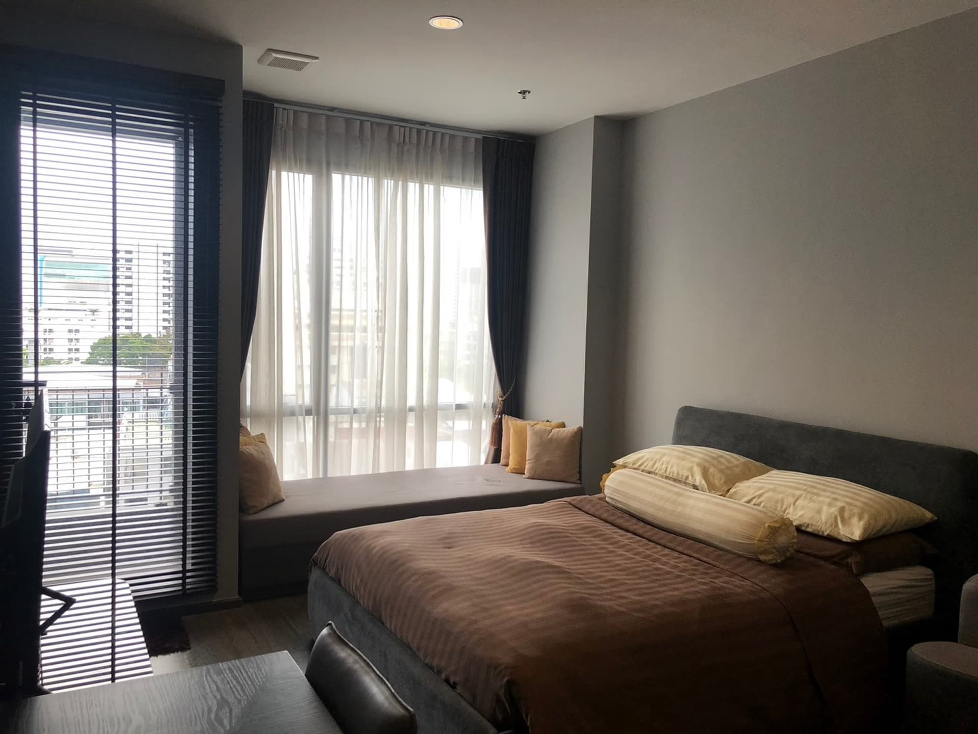 1 Bed Condo for Sale in Ratchathewi - Image 1