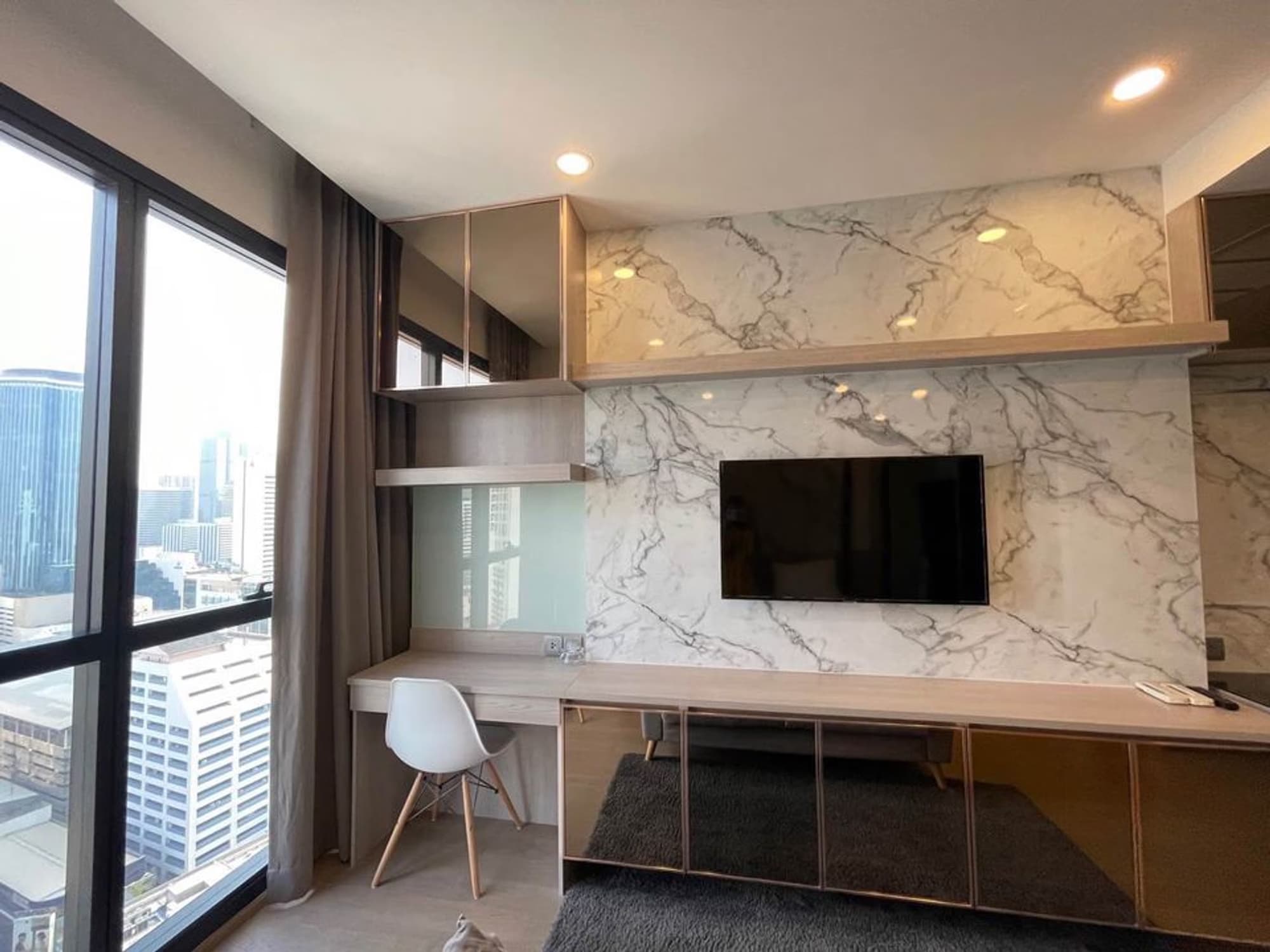 1 ห้องนอน Condo สำหรับ จำหน่าย ใน Bang Rak - Image 2