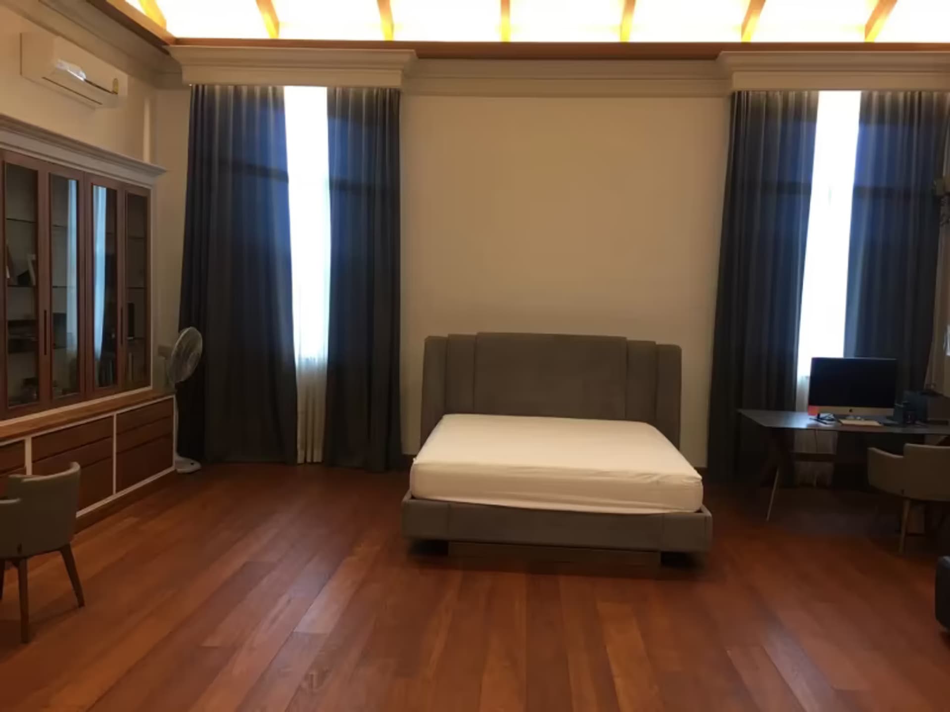 6 Bedroom House - Image 4