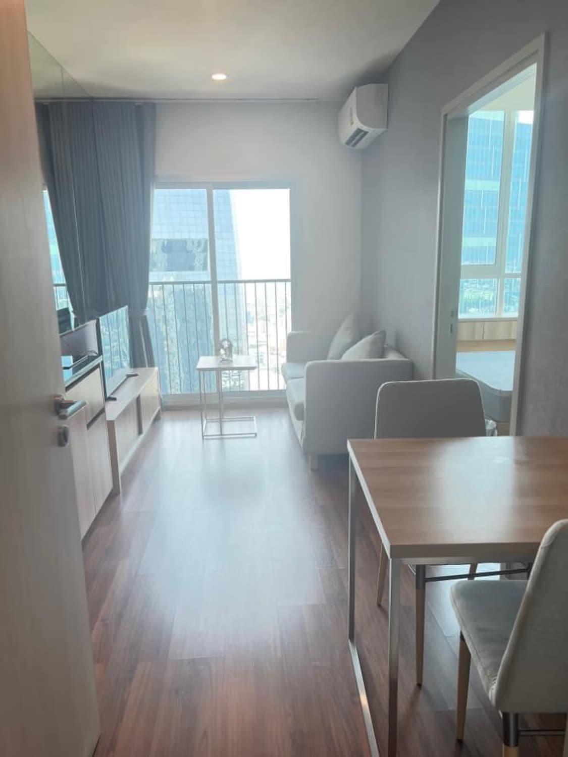 1 Bed Condo for Rent and Sale  Near Thailand Cultural Centre MRT - Image 2