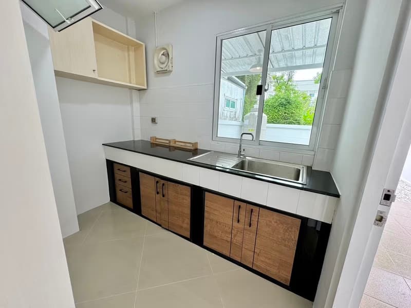 3 Bed Townhouse for Sale  Near Hua Mak ARL