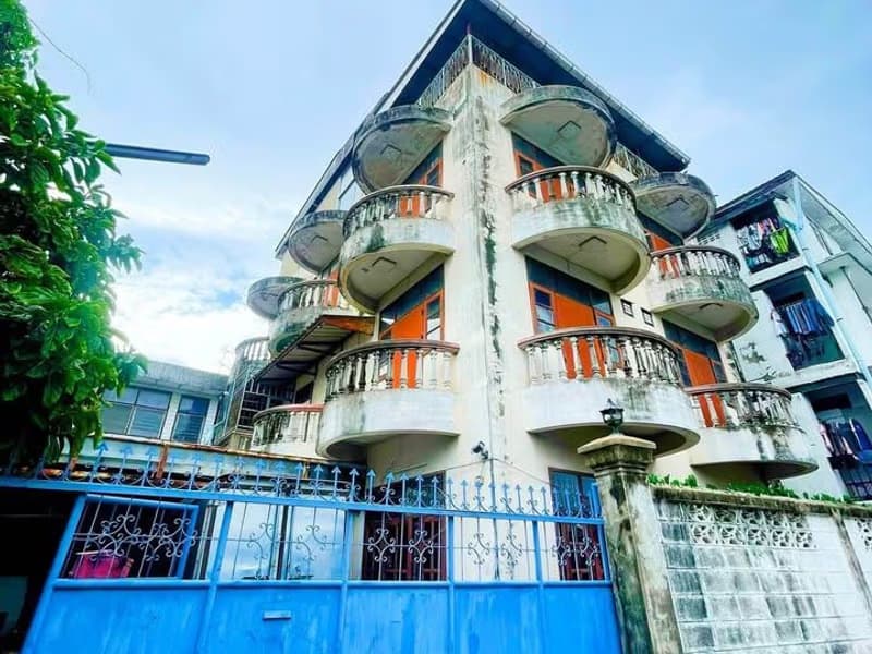 8 Bed House for Sale in Mueang Samut Prakan