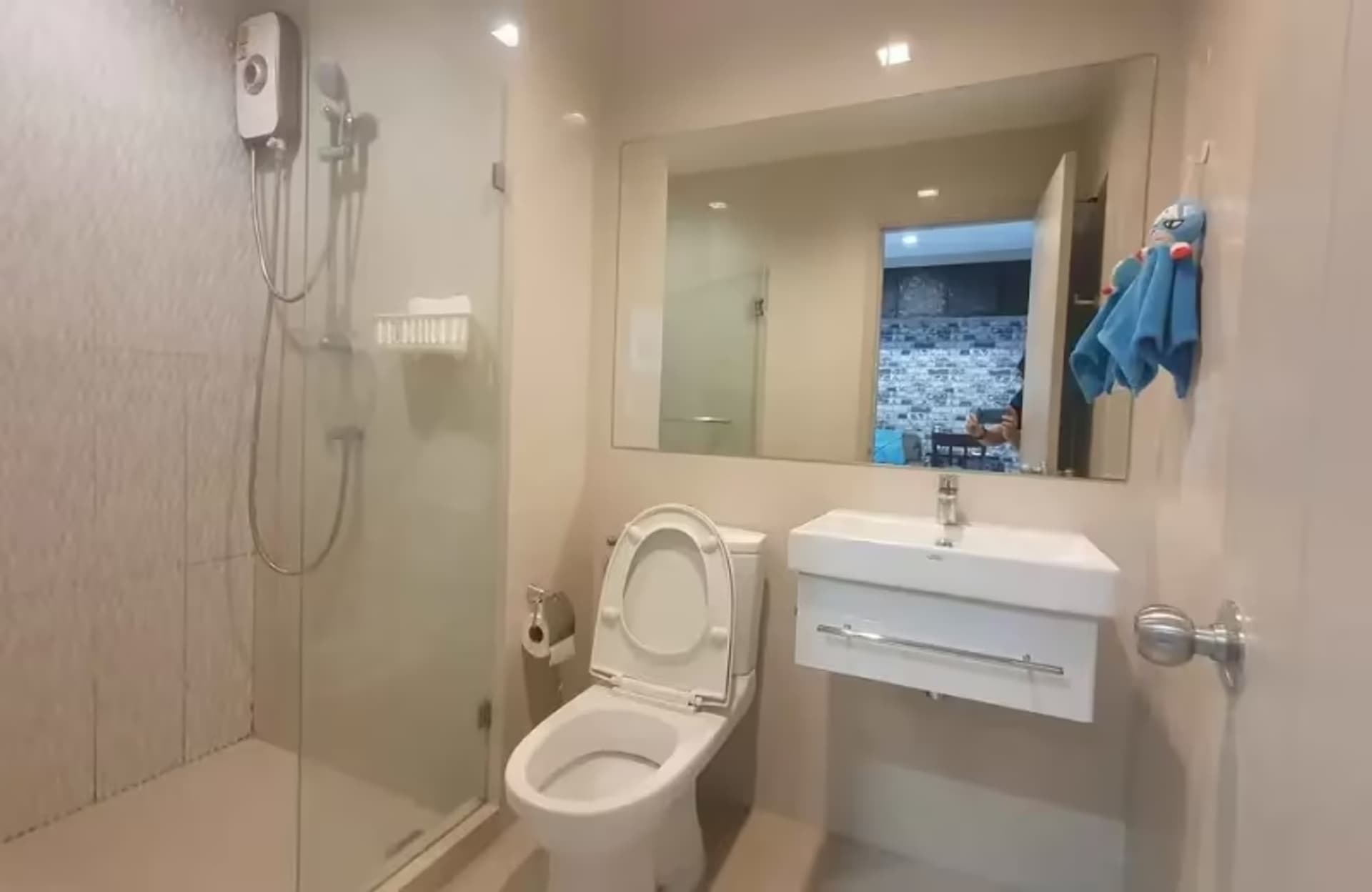 1 Bedroom Condo - Image 2