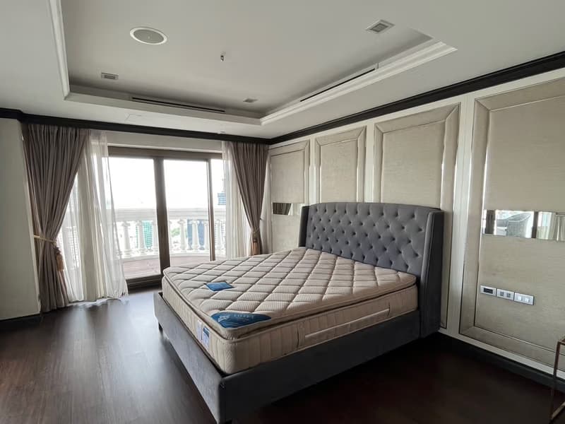 Condo for Sale at State Tower Bangkok