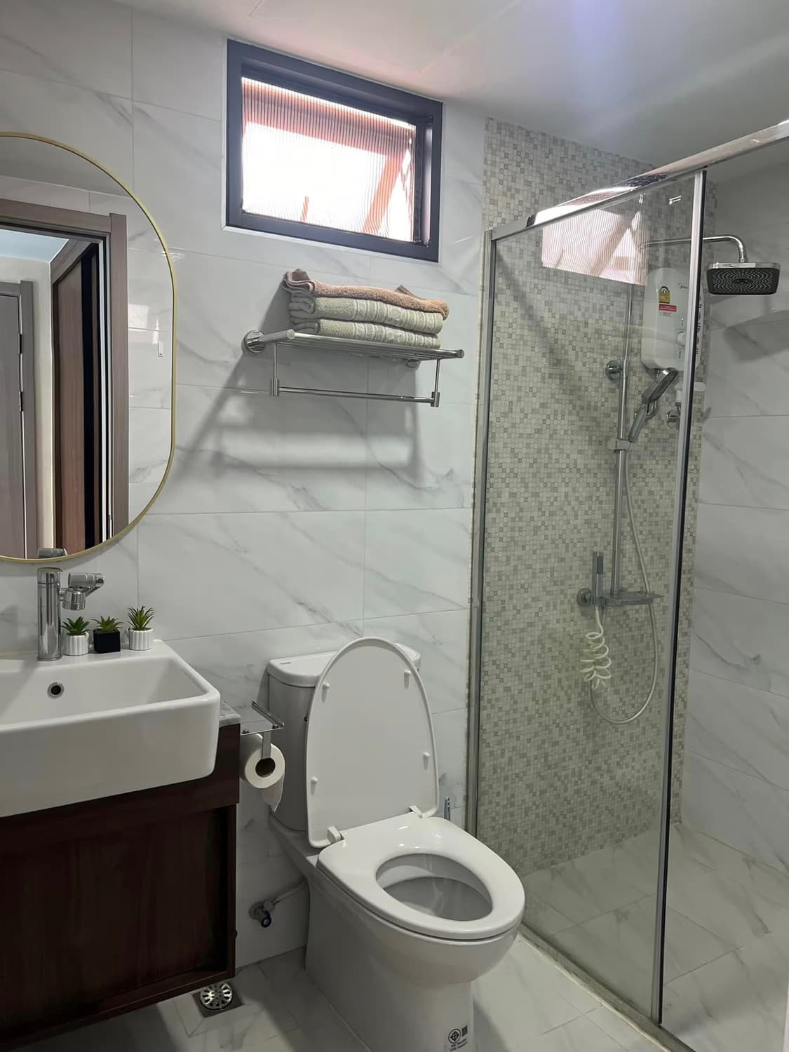 2 Bed Condo for Rent in San Sai - Image 10