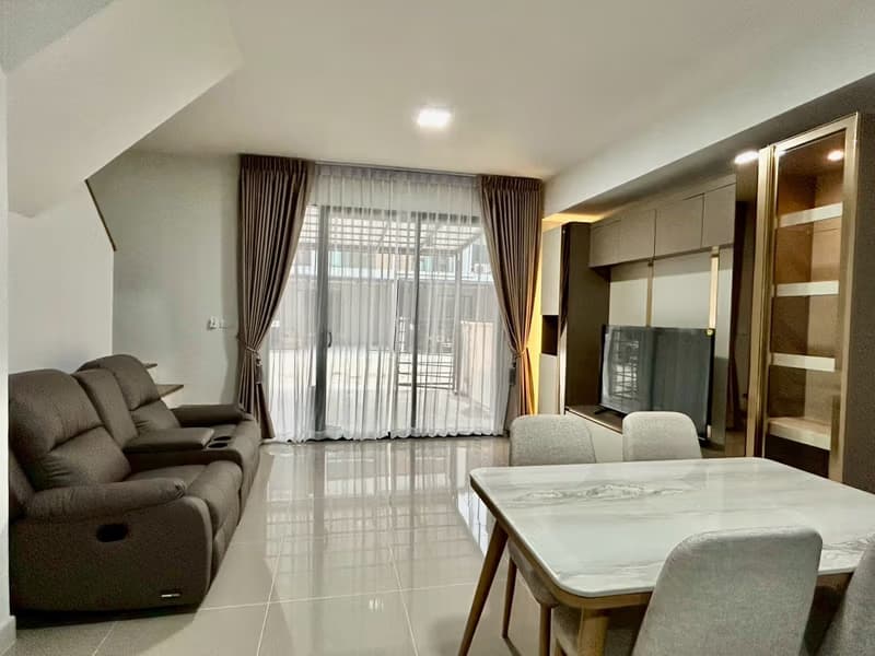 3 Bed Townhouse for Rent in Bang Phli