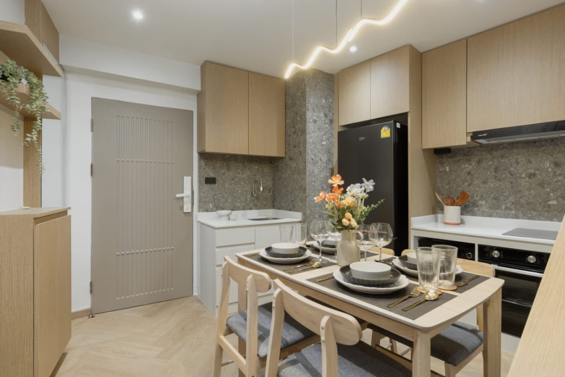 2 Bed Condo for Rent and Sale in Mueang Chiang Mai - Image 2